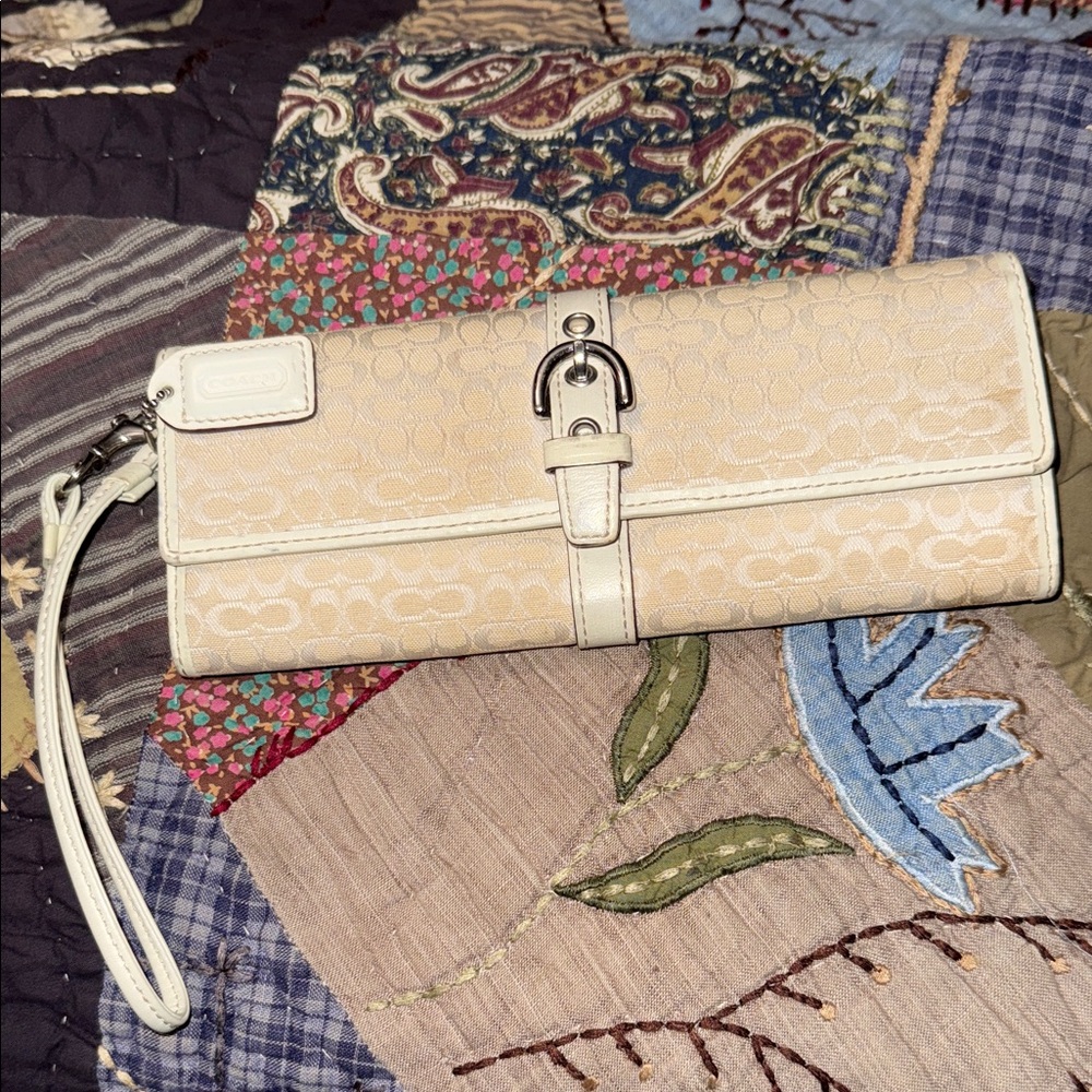 Coach VTG Y2K wristlet wallet classy leather and coach signature